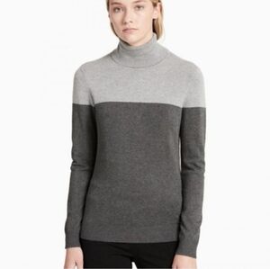Calvin Klein Women’s Gray Color Long Sleeve Sweater Size M